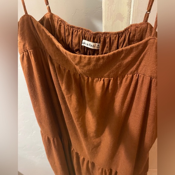 Abercrombie & Fitch Tiered Midi Dress in Rust - Picture 3 of 5